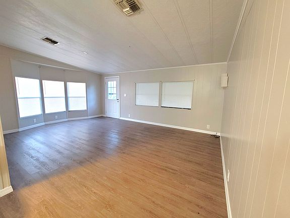 5th image of 2265 Darby Ln