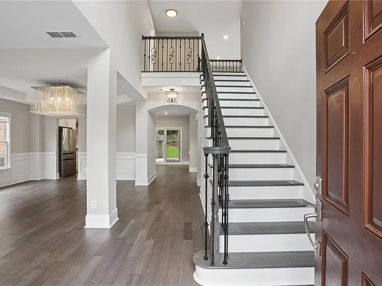 5038 Wickford Dr — Photo 2