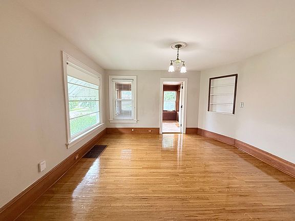 5th image of 310 E Locust St
