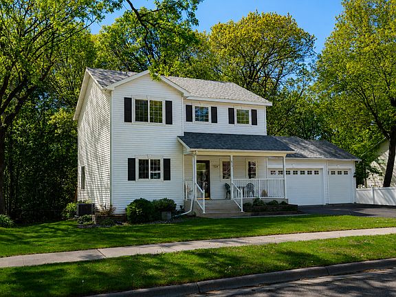 2nd image of 615 Oakwood Dr
