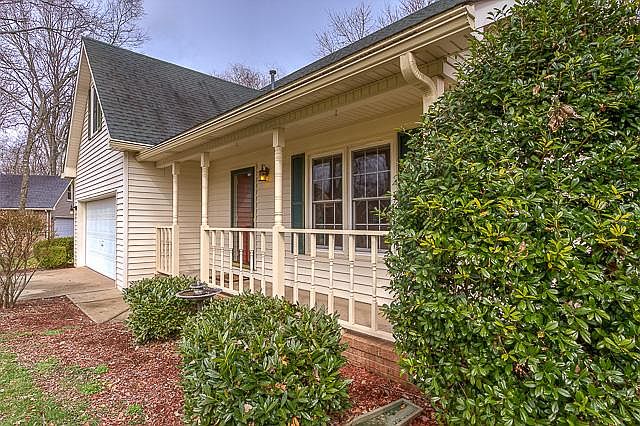 1st image of 120 Saint Michaels Ln