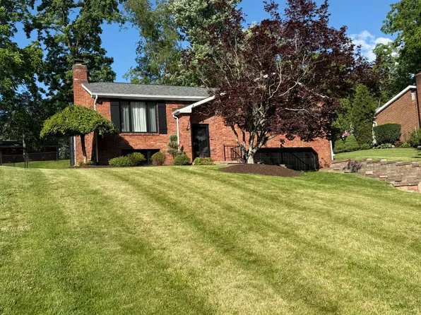 979 Westchester Rd, South Park, PA 15129