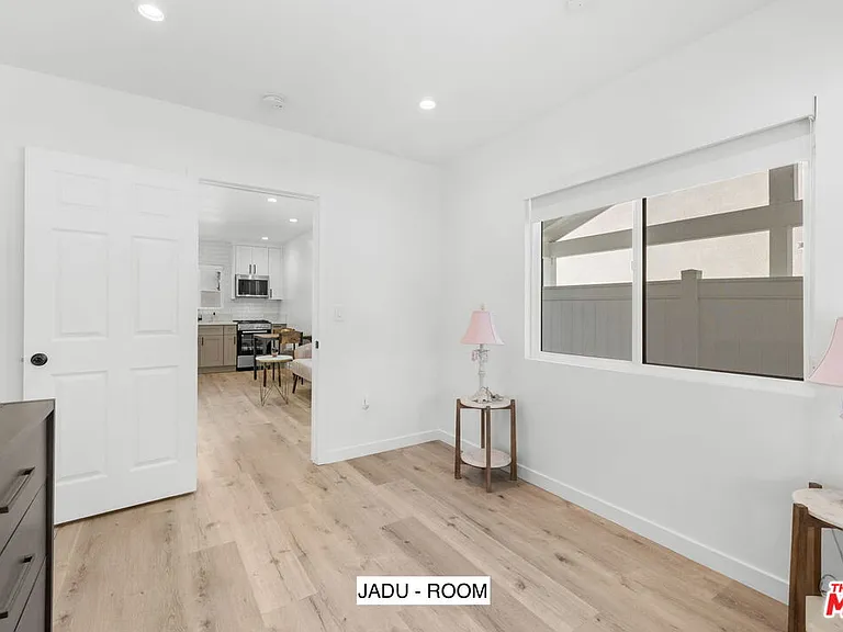 14642 Runnymede St — Photo 27