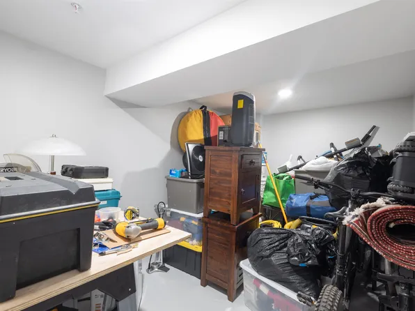 218 Hancock Avenue image 29 of 36