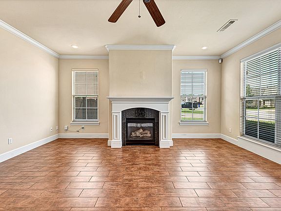 2nd image of 1605 Park St