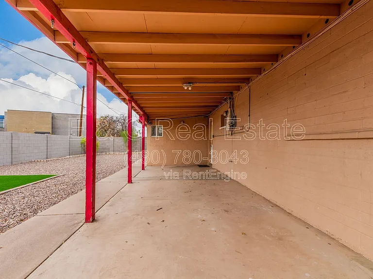 1136 W 12th St — Photo 33