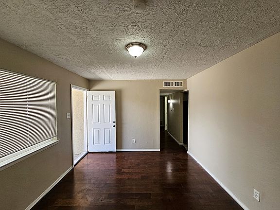 3rd image of 4602 Valley Gardens Dr SW
