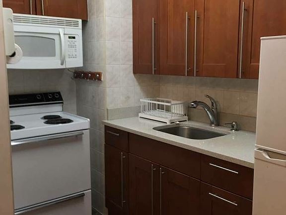 3rd image of 130 Water St APT 8G