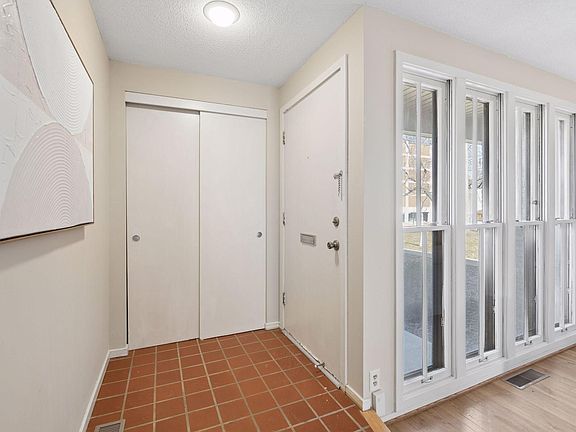 4th image of 6433 Barrie Rd