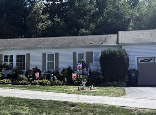 5006 Oak Point Dr, Middleboro, MA 02346