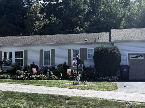 5006 Oak Point Dr, Middleboro, MA 02346