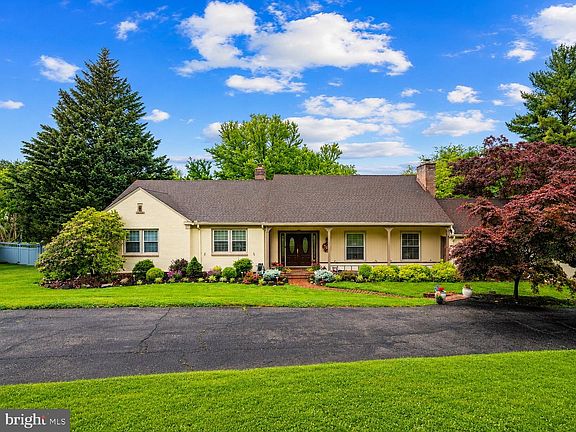 2nd image of 1508 Sweetbriar Rd