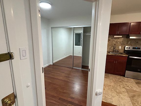 4th image of 2144 Grove St APT 2