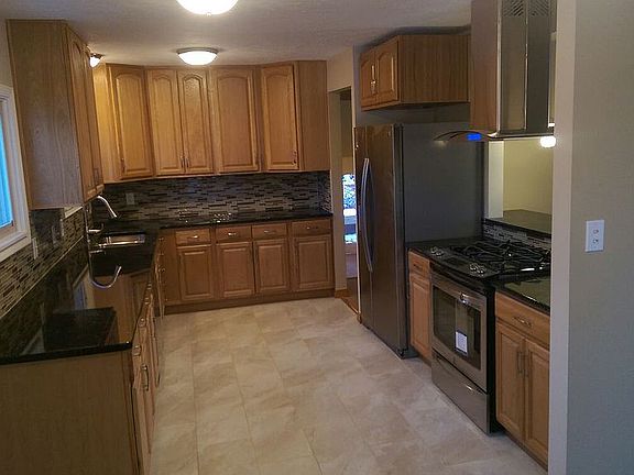 5th image of 18093 Strongsville Blvd