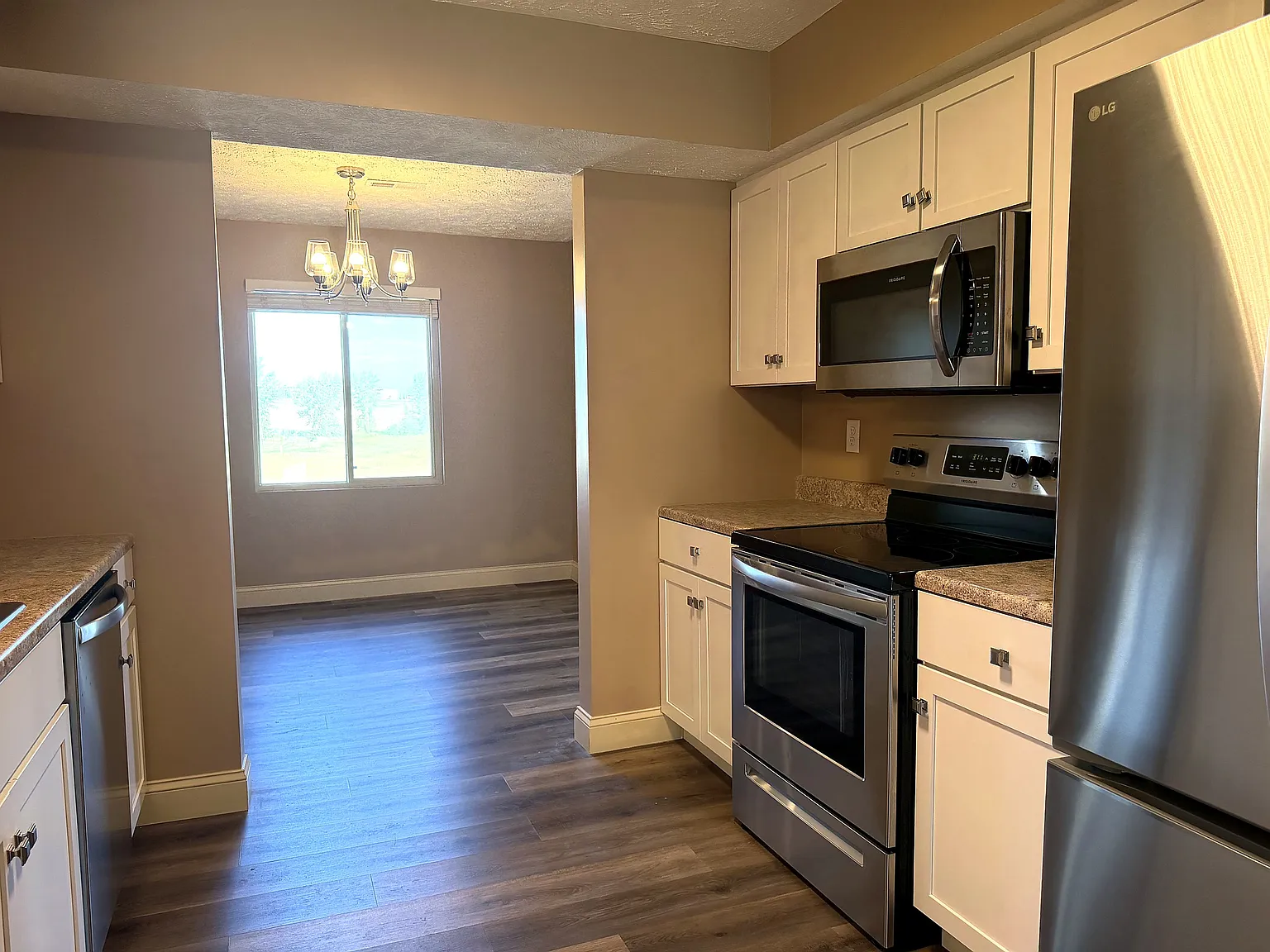 2 bed, 2.5 bath, 1500 sqft, $1,900 — Photo 2