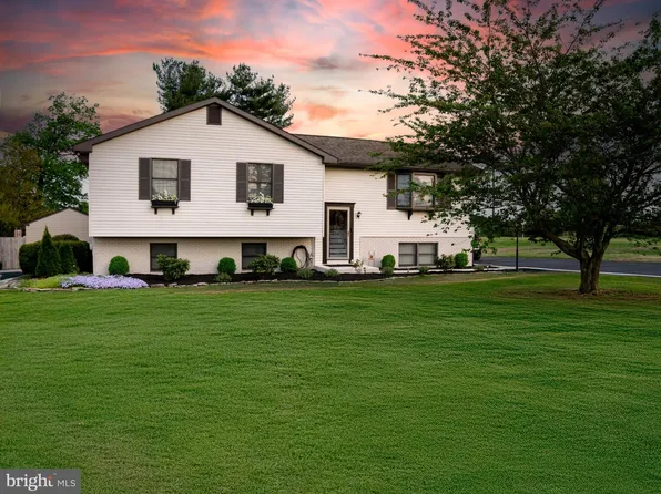 51 S Golfwood Ave, Carneys Point, NJ 08069