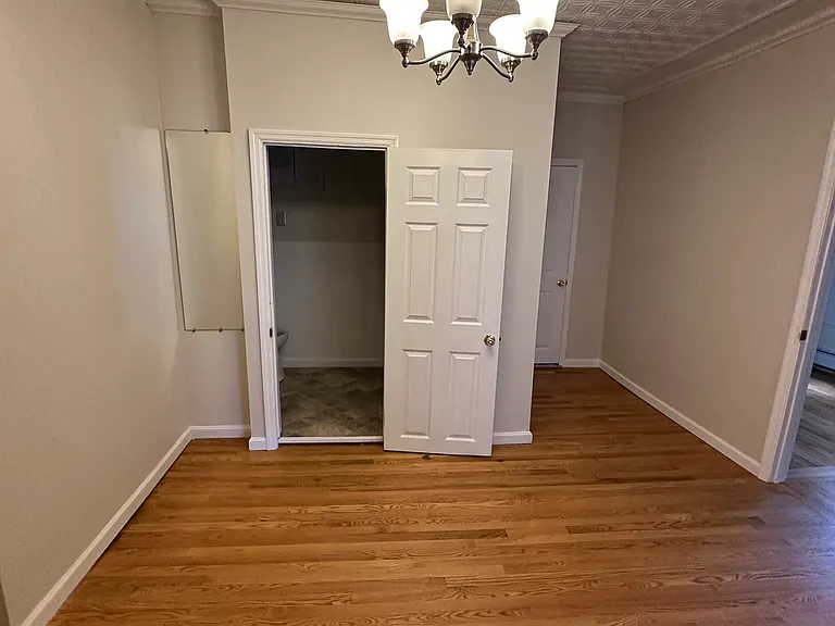 250 4th St #1 — Photo 10