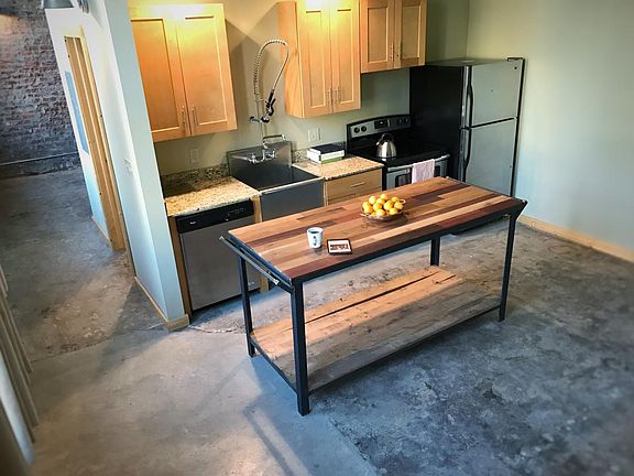 Kitchen with all stainless appliances (incl. dishwasher!)