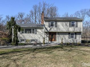 27 Hunters Trl, Warren, NJ 07059