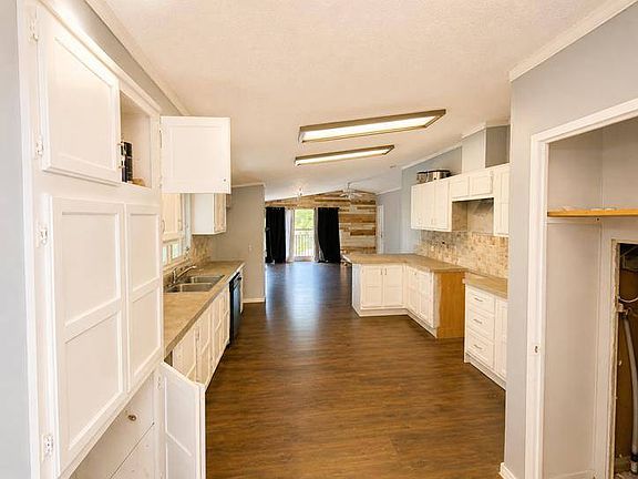 4th image of 61 Hunt Pl