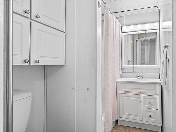 14th image of 123 Lincoln St