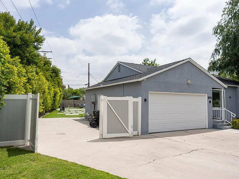 18033 Duncan St — Photo 37