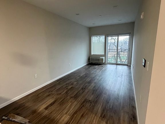 3rd image of 315 Lake St #401