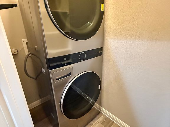 5th image of 457 Star Thistle St