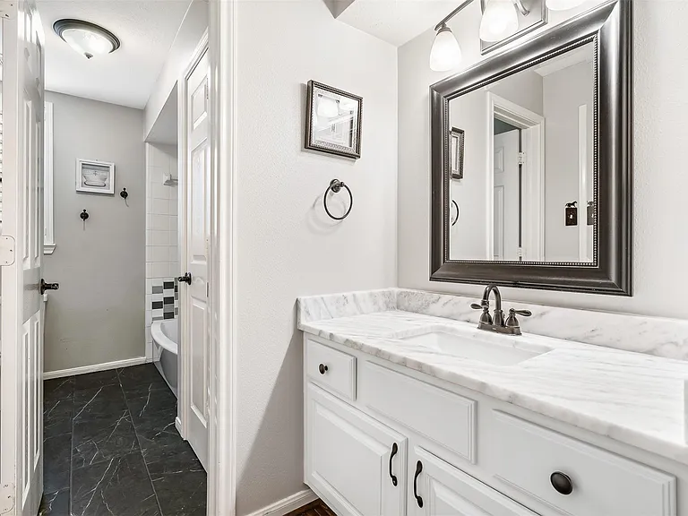11 Winrock Pl — Photo 4
