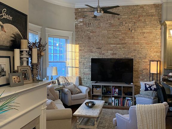 2nd image of 535 W Belmont Ave #3