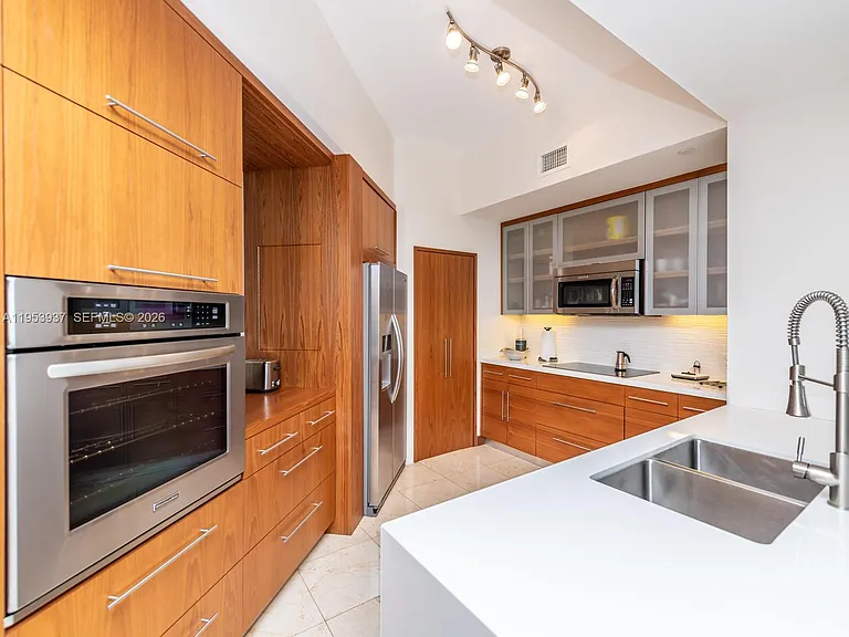 888 Brickell Key Dr #210 — Photo 29