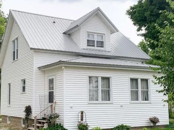 406 Grove St, Fredericksburg, IA 50630