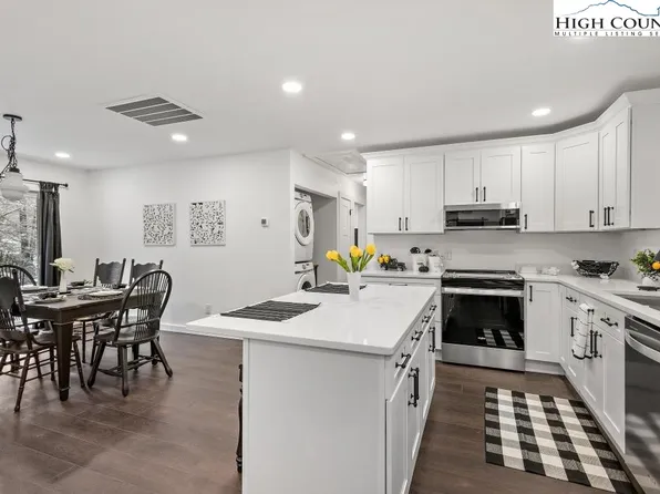 141 River Hollow Road, Newland, NC 28657