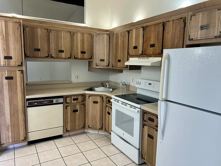 5672 Biscayne Dr — Photo 16