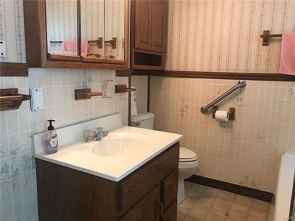 5th image of 17 Coventry Ave