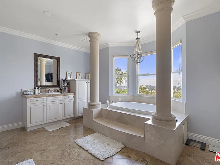 21615 Medina Estates Dr — Photo 27