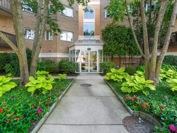 140 Manchester Dr APT 306, Buffalo Grove, IL 60089