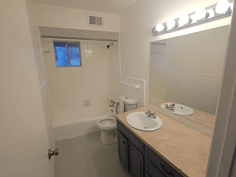909 Ashland Ave — Photo 10