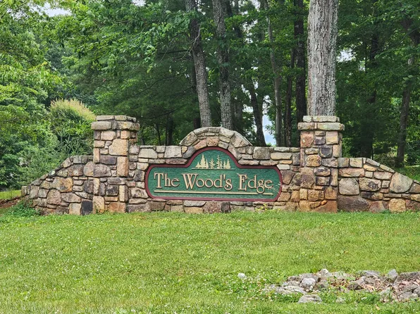 17 Woods Edge Dr, Rocky Mount, VA 24151