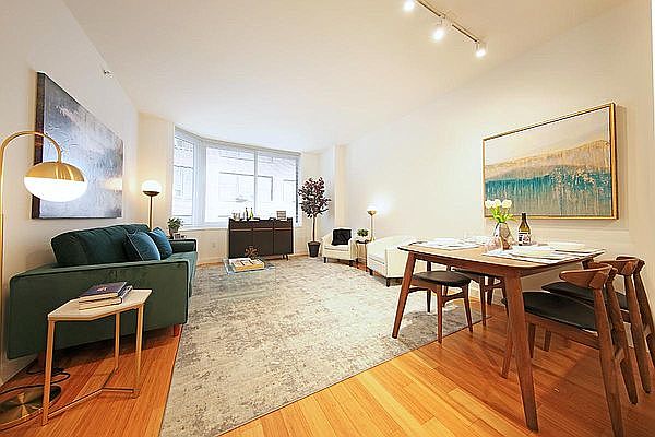 1st image of 320 W 38th St APT 316