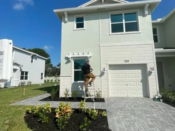 229 SE Woodbark St, Port Saint Lucie, FL 34984
