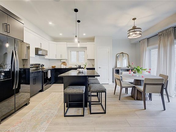 3rd image of 36 Alicia Cres