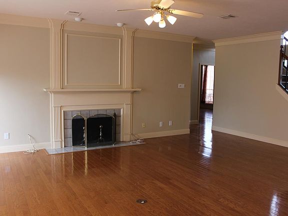 2nd image of 4011 Crestwood Dr