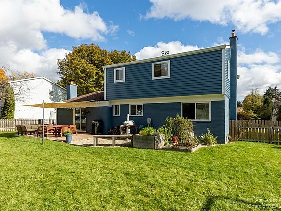 5th image of 3704 Cloverlawn Ave