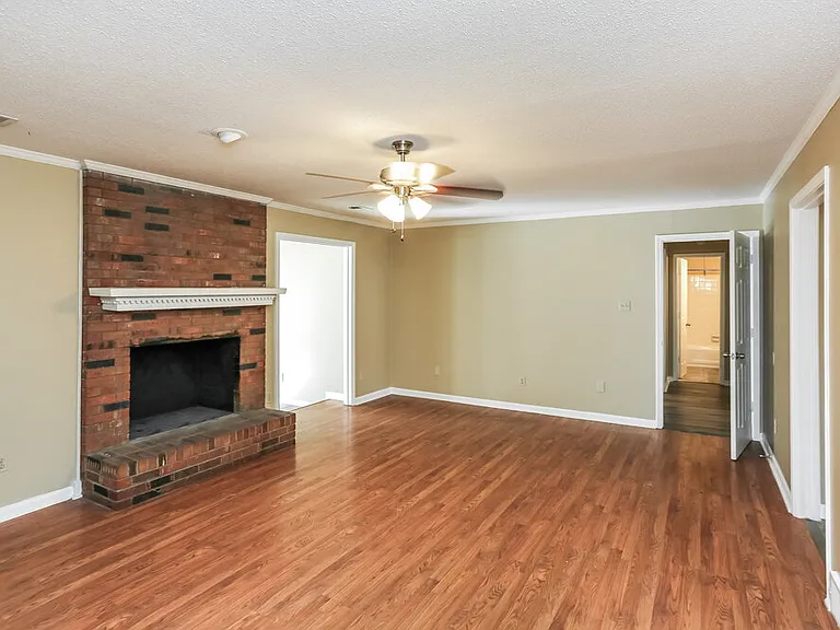 8123 Cairn Dr — Photo 3