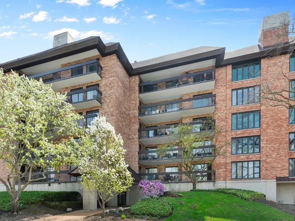 3851 Mission Hills Rd APT 102, Northbrook, IL 60062