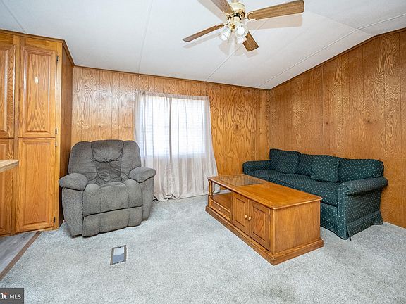 2nd image of 10 Peach Tree Ln