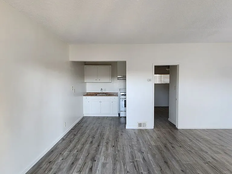 417 N Bush St — Photo 4