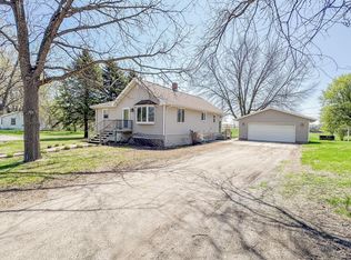 211 Dogwood Ave, Bird Island, MN 55310
