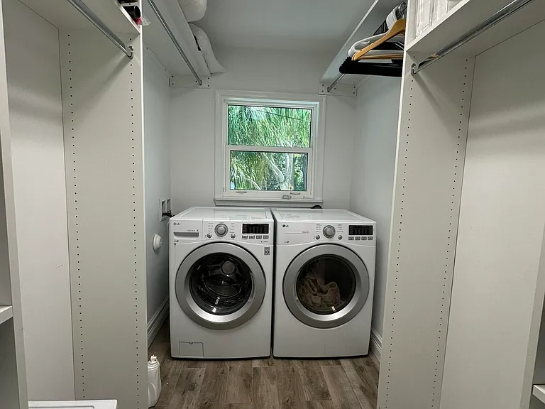 2415 Laurel Ln — Photo 13